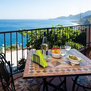 Casa Belvedere Riviera Taormina , SantʼAlessio Siculo Italia