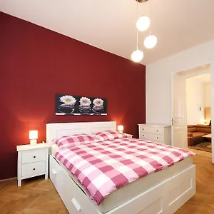 Apartment Historic Centre V